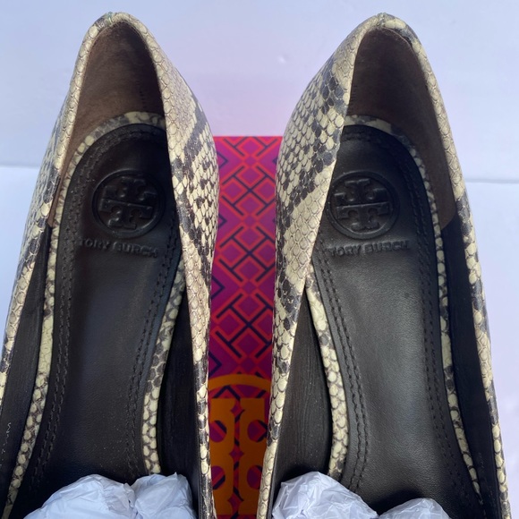 Tory Burch Bond 55MM Pump Printed Snake - Picture 9 of 16